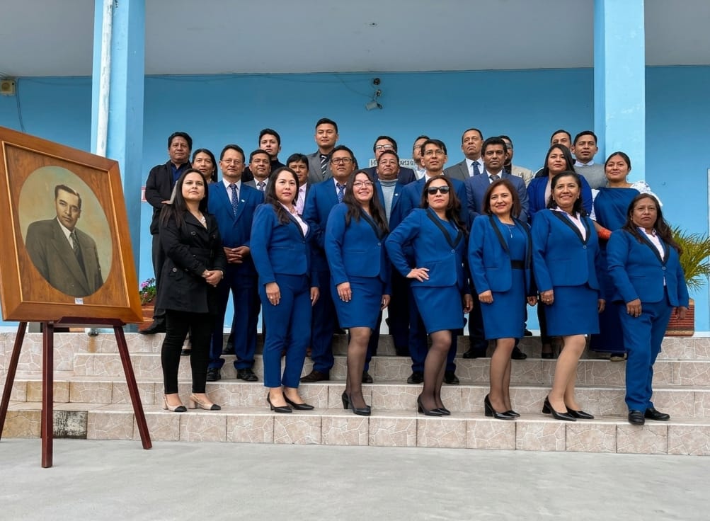 Foto grupal de docentes de la Sede 1