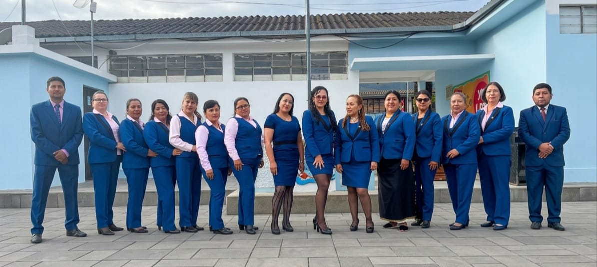 Foto grupal de docentes de la Sede 4