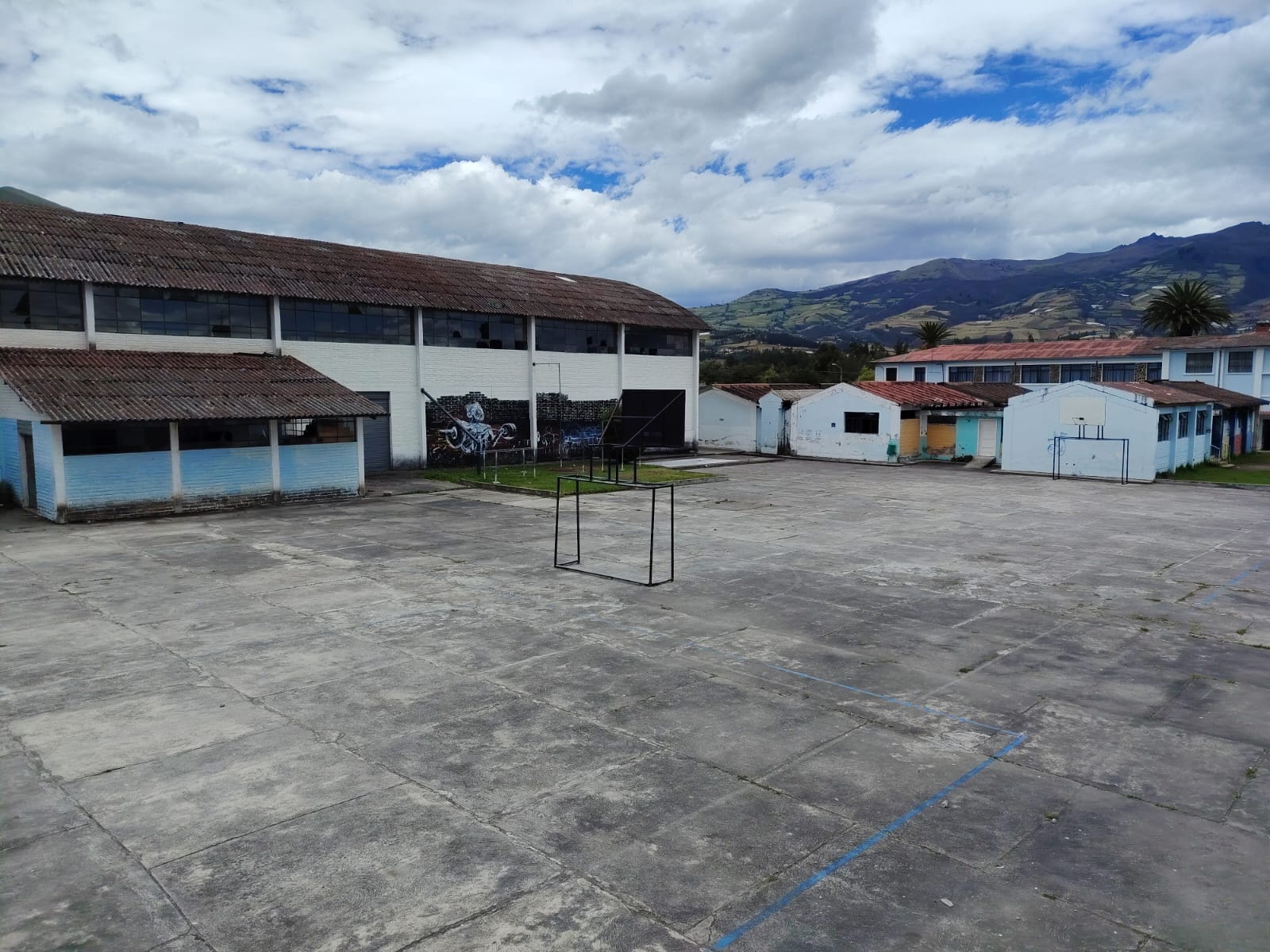 Cancha y bloques de la Sede 1