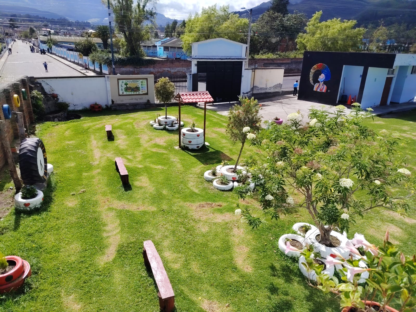 Jardín escolar de la Sede 4