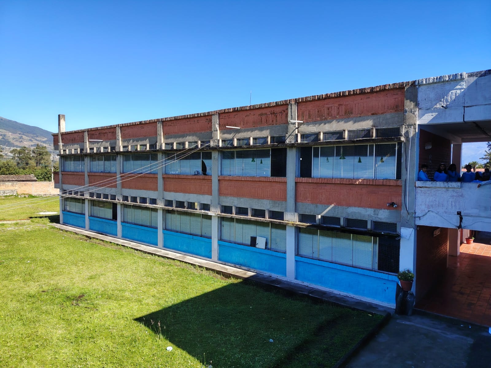 Fachada de aulas de la Sede 5