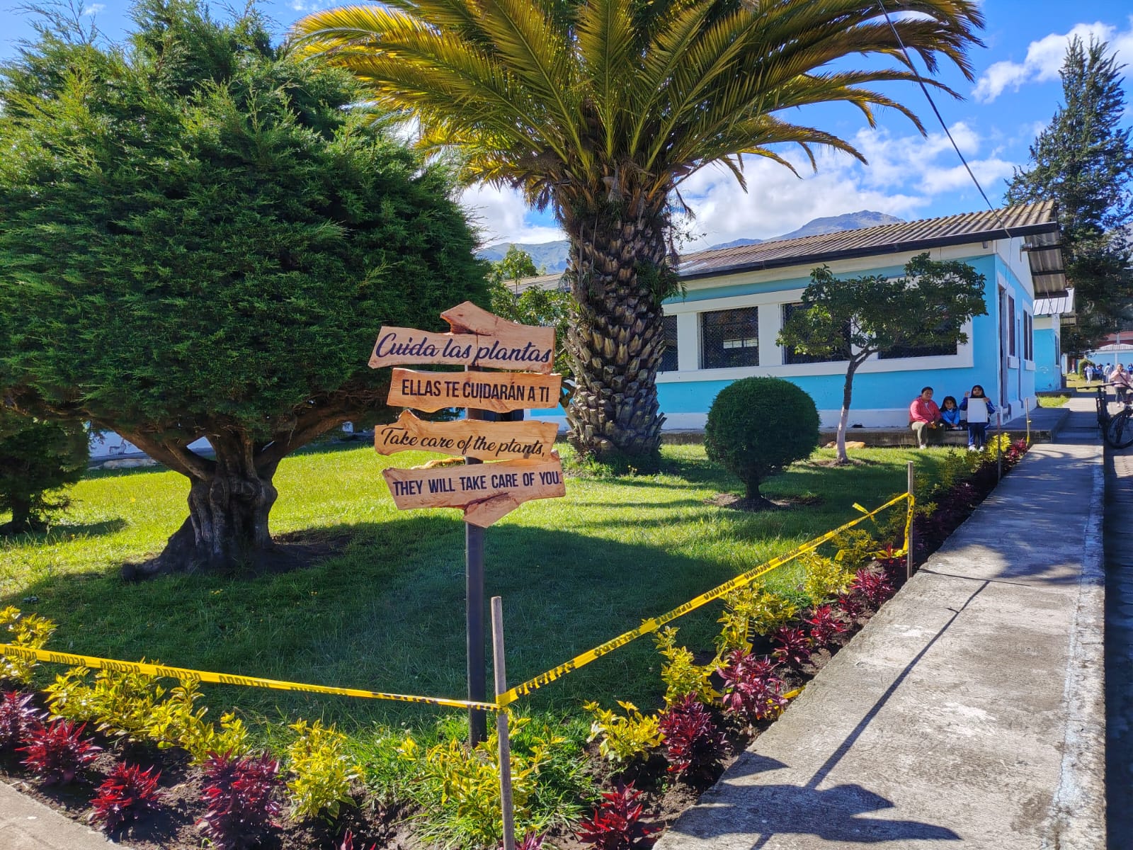 Jardín y señalética ambiental de la Sede 5